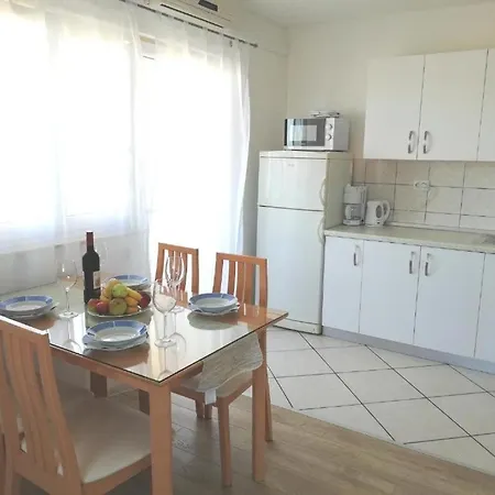 In With Sea View, Terrace, Air Conditioning, Wi-fi Apartment *